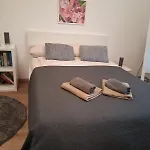 Zentrum Mit Tiefgarage Lägenhet