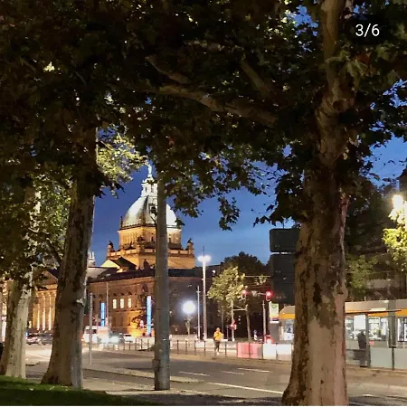 Zentrum Mit Tiefgarage Apartman Lipcse